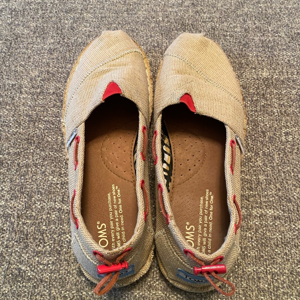 TOMS - Picture 2 of 3